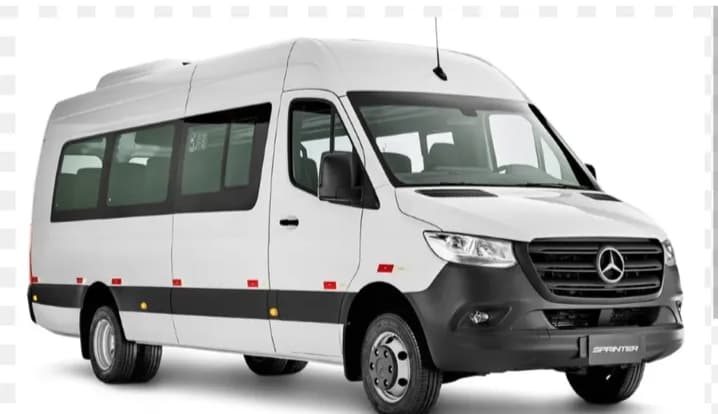 Van executiva branca Mercedes-Benz para transporte de passageiros